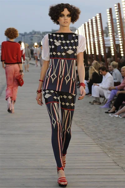 Look 16